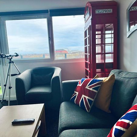 Unique View Of Anfield Stadium - Charming 2 Bedroom Apartment In Liverpool With Parking ภายนอก รูปภาพ