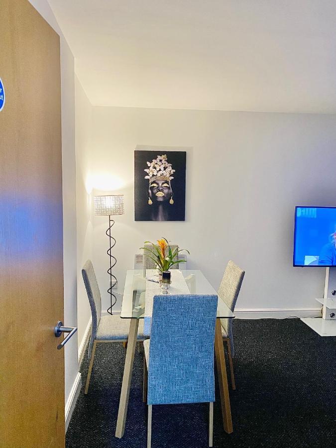 Unique View Of Anfield Stadium - Charming 2 Bedroom Apartment In Liverpool With Parking ภายนอก รูปภาพ