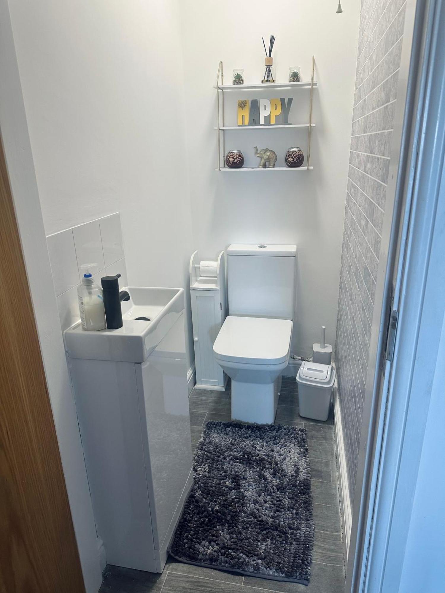 Unique View Of Anfield Stadium - Charming 2 Bedroom Apartment In Liverpool With Parking ภายนอก รูปภาพ